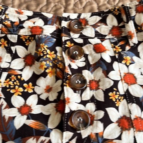 Francesca’s miami floral print shorts 🌺 - Picture 3 of 10